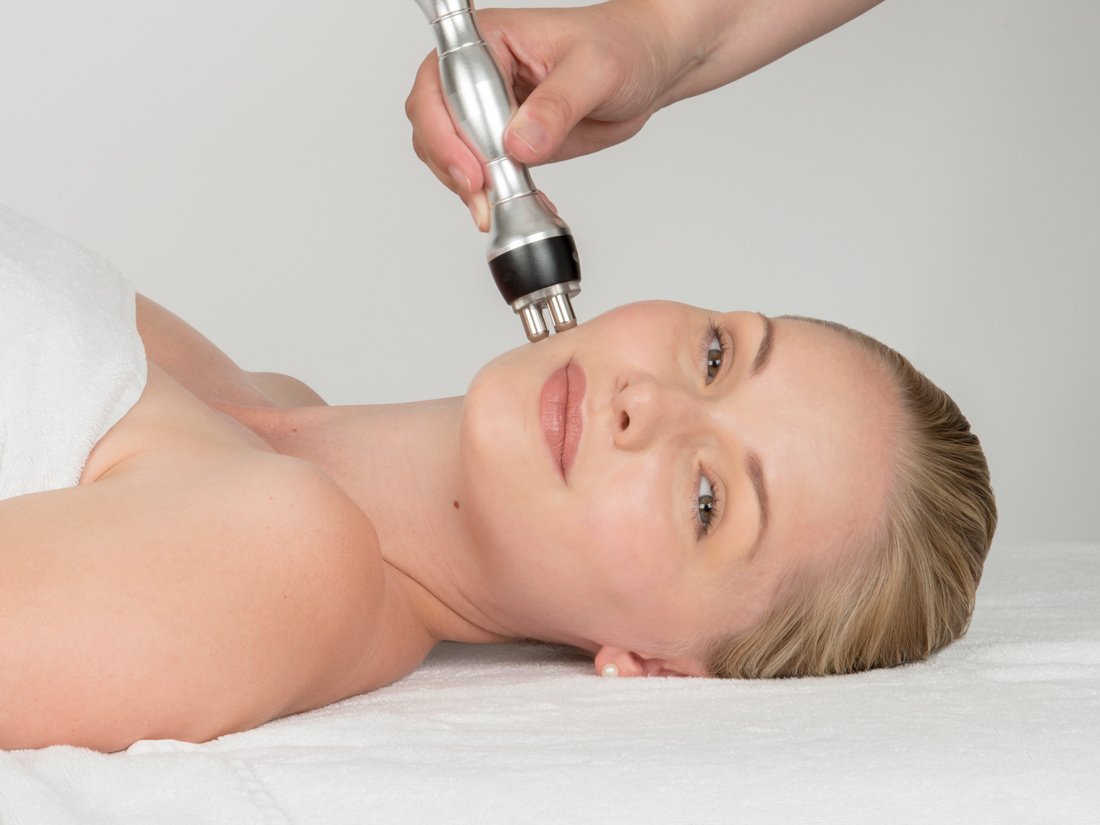 Treatment-of-facial-rejuvenation-with-radio-frequency